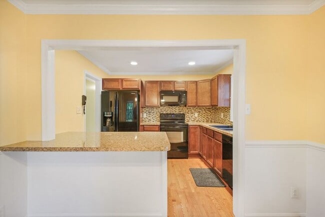 Building Photo - 948 Ficklen Rd