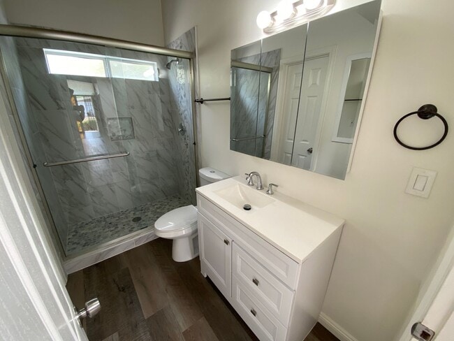 Building Photo - Spacious 4BD/2BA on Baja (Lease out, pending signatures. Check back in a few days!)