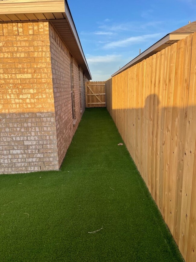 Building Photo - 2005 Aberdeen Ave