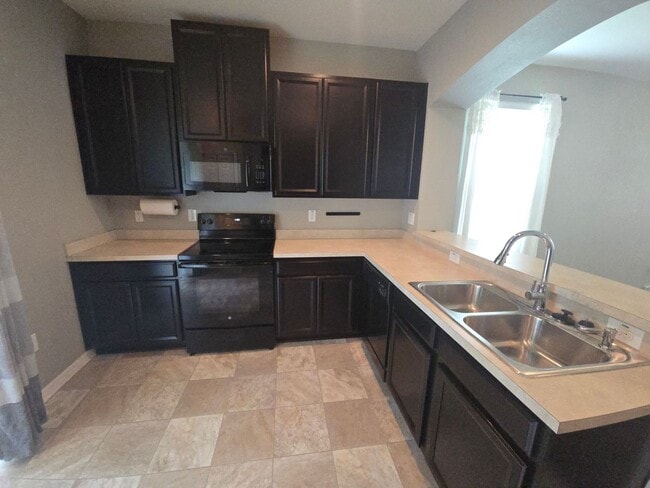 Building Photo - Beautiful 2/2.5 ***All included*** Interne...