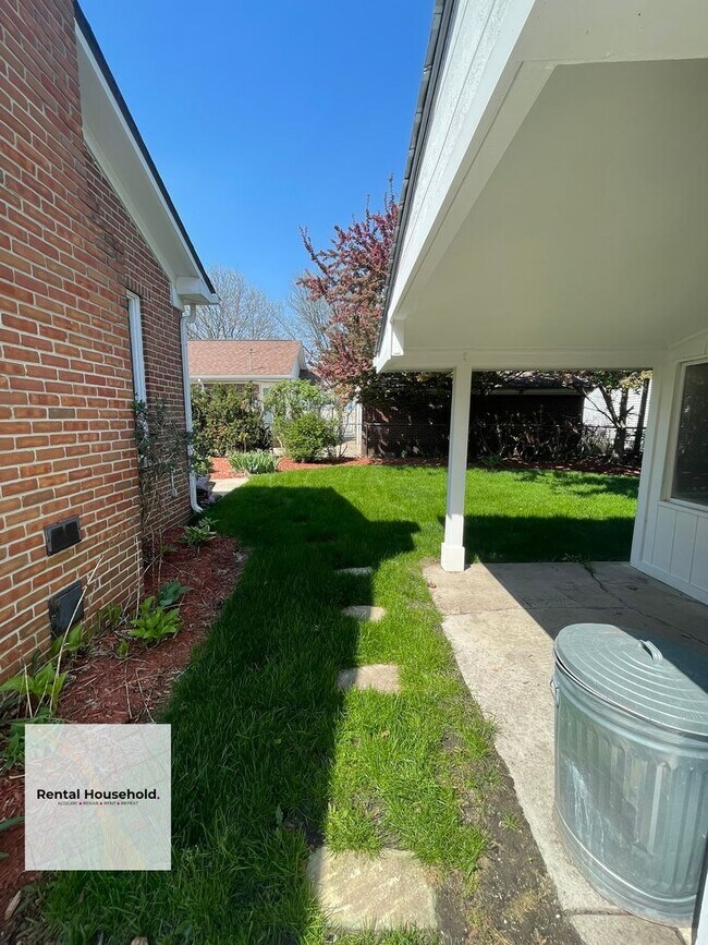 Building Photo - Stunning 3 Bedroom Oasis in Livonia-Move-In Ready!!
