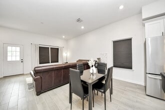 Building Photo - 4613 Ireland St