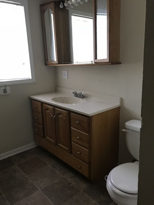 Building Photo - 3bdr/1.5bth house in Raytown, MO