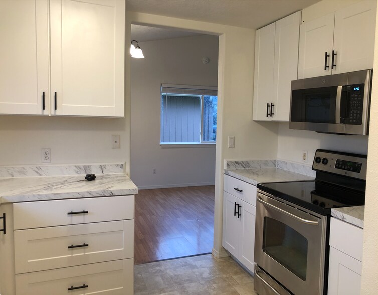 Building Photo - 4225 Mahrt Ave SE