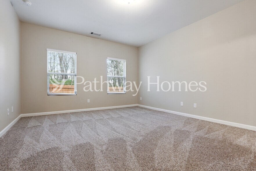 Building Photo - 3509 Mica Cir SE