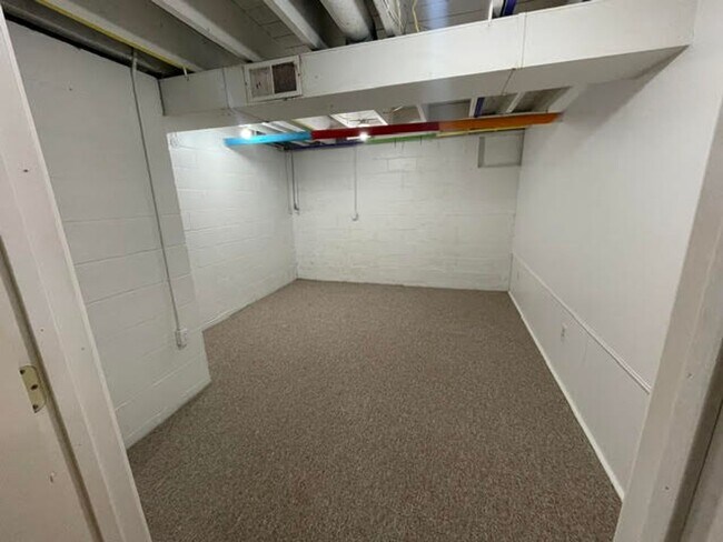 Building Photo - 3840 E 10th St