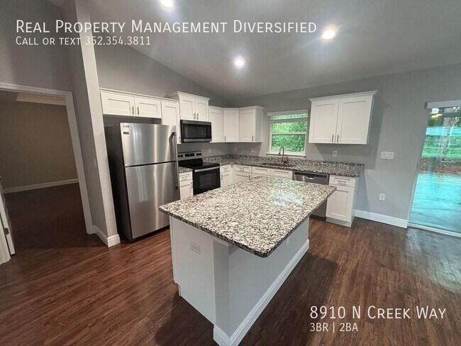 Building Photo - 8910 N Creek Way