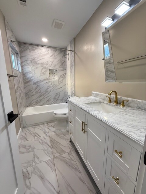 private full size bathroom view - 218 Elizabeth Ave