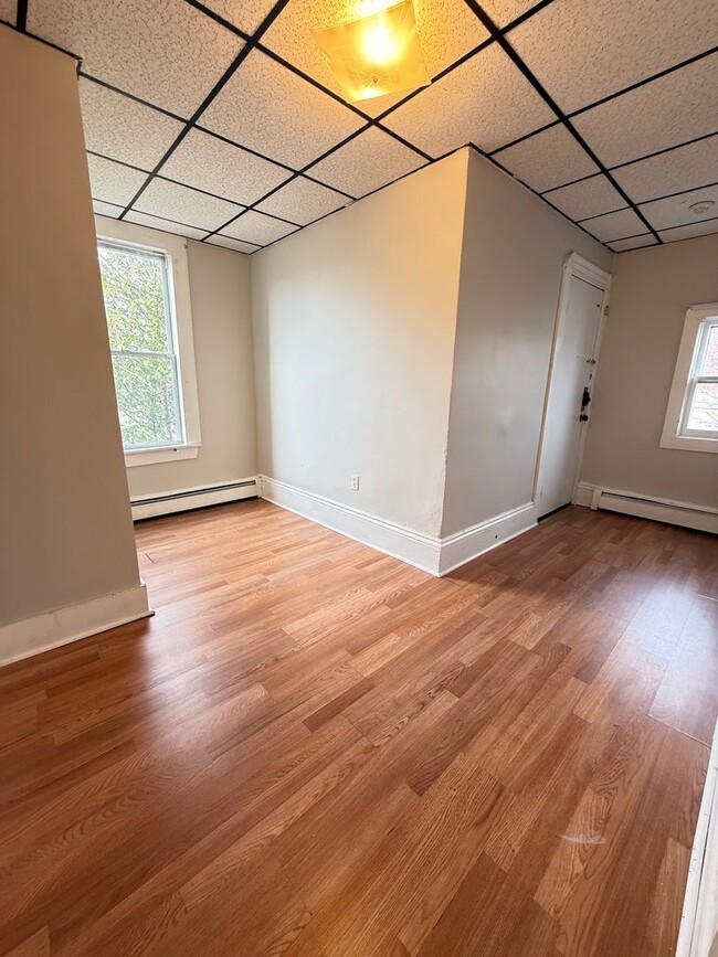 Building Photo - 72 Broadway