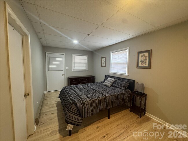 Building Photo - 319 Connelly Springs Rd