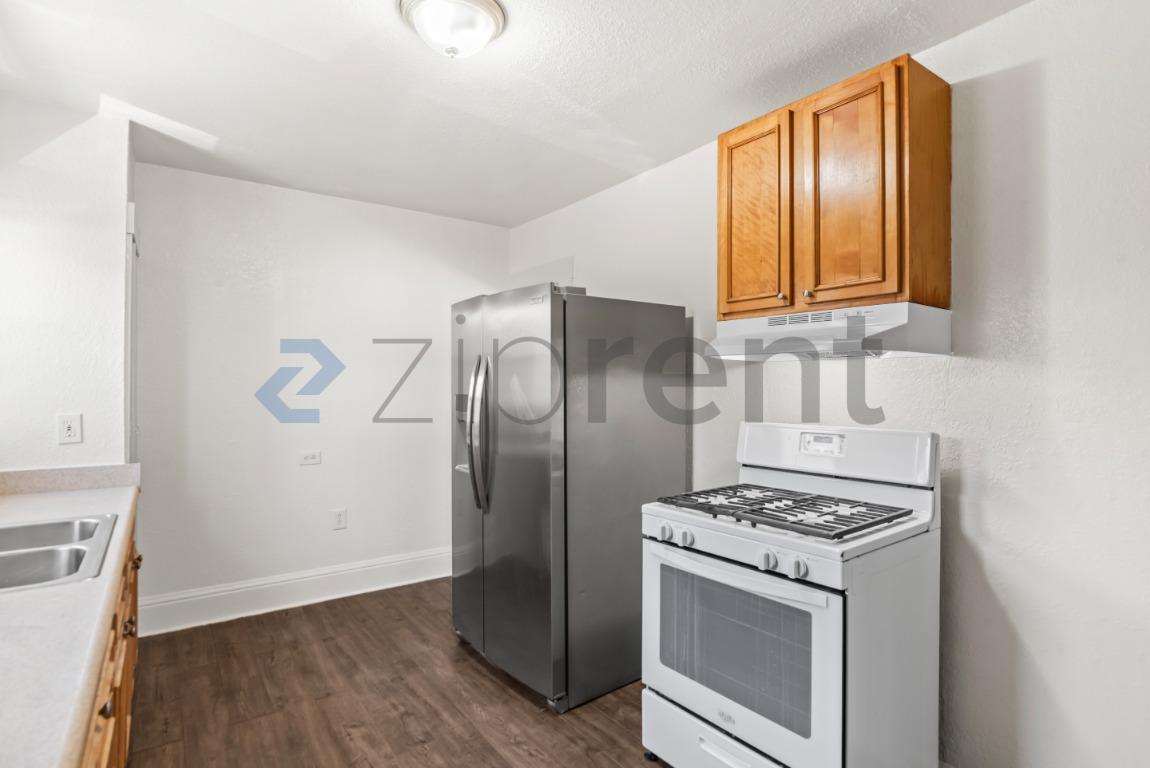 Building Photo - Unit