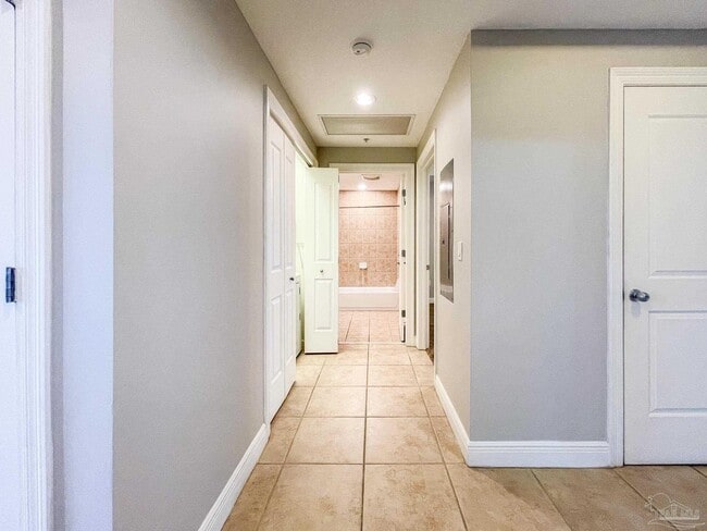 Building Photo - 612 Lost Key Dr