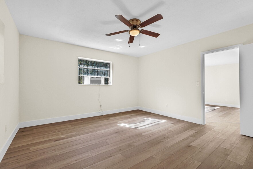 Building Photo - 135 NW 48th Ct