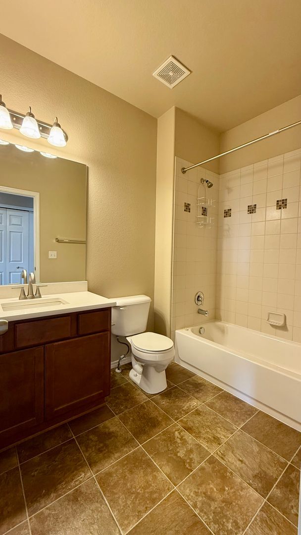 Building Photo - Modern Townhome with Mountain Views in Claremont Ranch