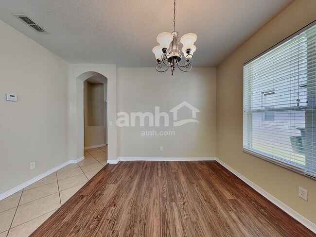 Building Photo - 1619 Lakelet Loop