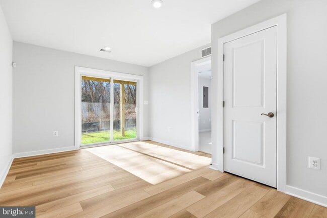 Building Photo - 1017 Venifena Terrace SE