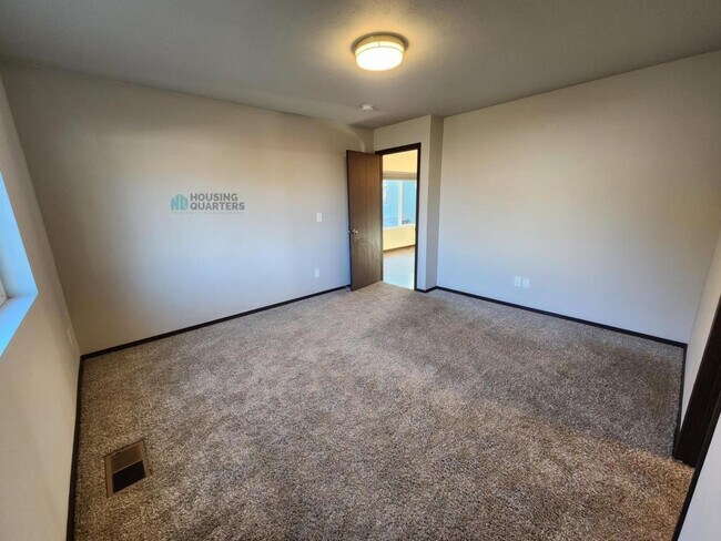 Building Photo - 1421 E Providence Ave