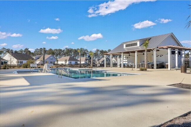 Building Photo - 4 BEDROOMS & FENCED YARD!