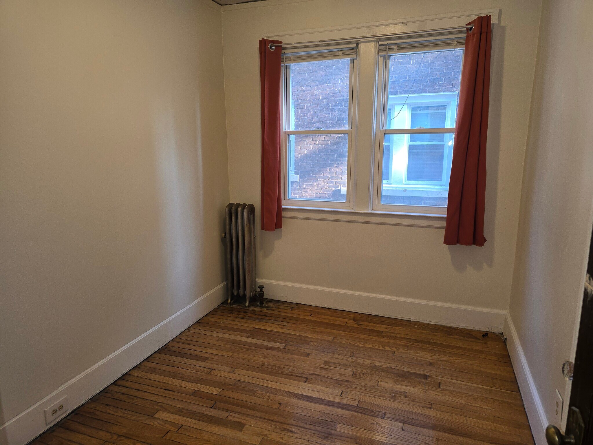 Building Photo - 843 Beaconsfield Ave