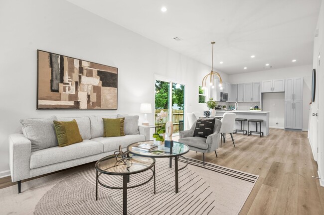 Building Photo - 1223 Oakland Dr SW