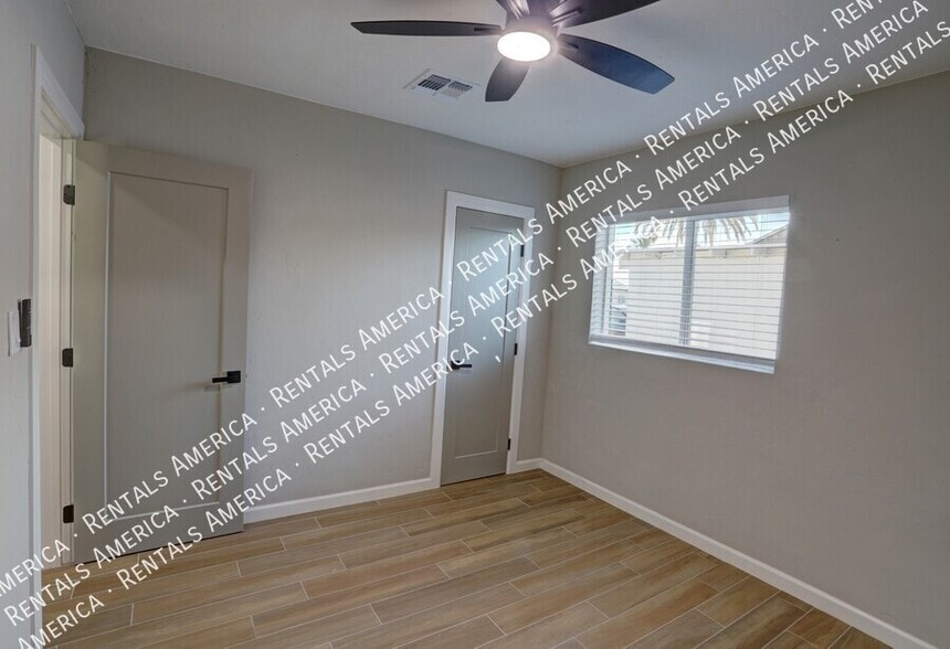 Building Photo - 4733 E 18th St