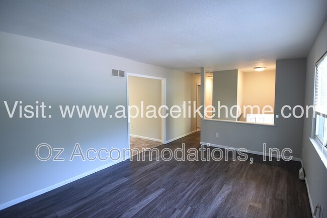Building Photo - 5521 Perry Ln