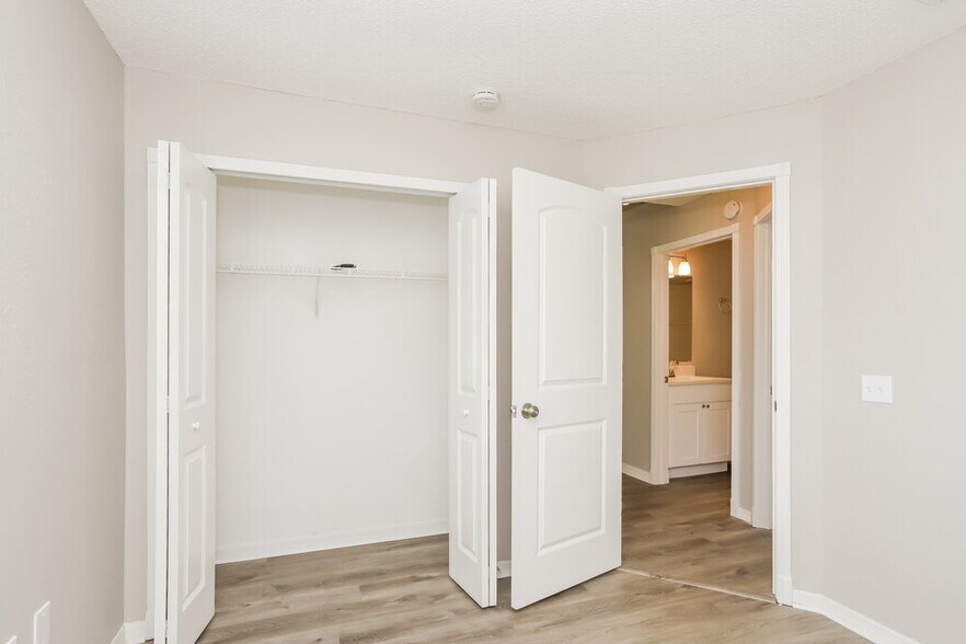 Building Photo - 416 Sangria Dr