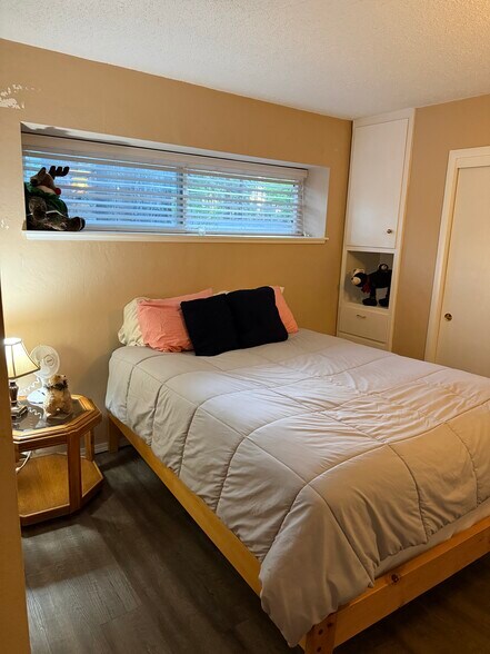 queen bed, bedroom 2 - 1148 Herbert Ave