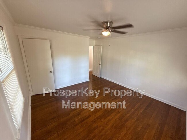 Building Photo - 340 Adelle St SE