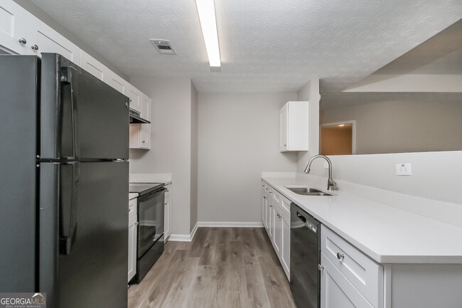 Building Photo - 1100 Overlook Dr