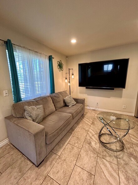 Building Photo - 1366 N Soto St