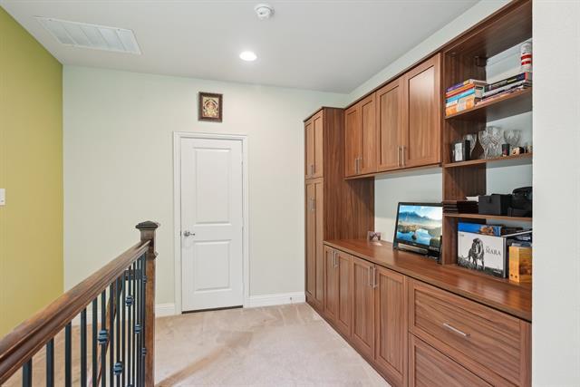 Building Photo - 6809 Royal View Dr