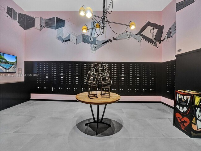 Building Photo - 121 NE 34th St