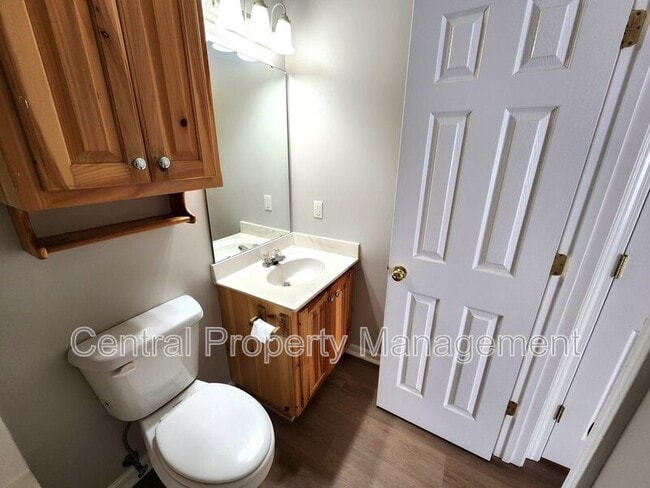 Building Photo - 303 Rexford Dr