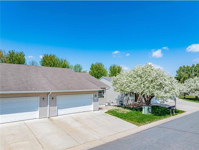 Building Photo - 102X Primrose Ln