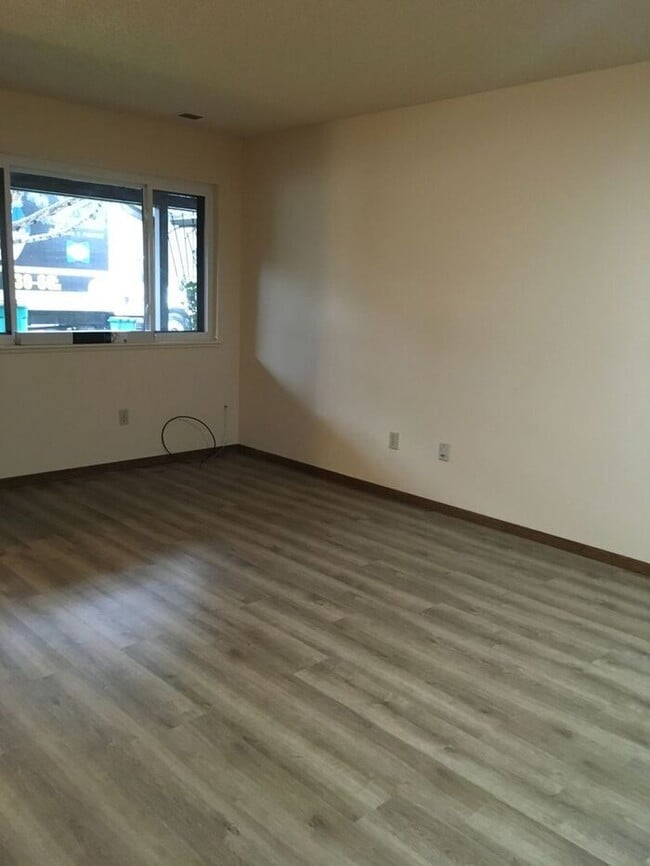 Building Photo - 3 Bedroom, 2 Bathroom Townhome in Lakemont Subdivision of Greeley