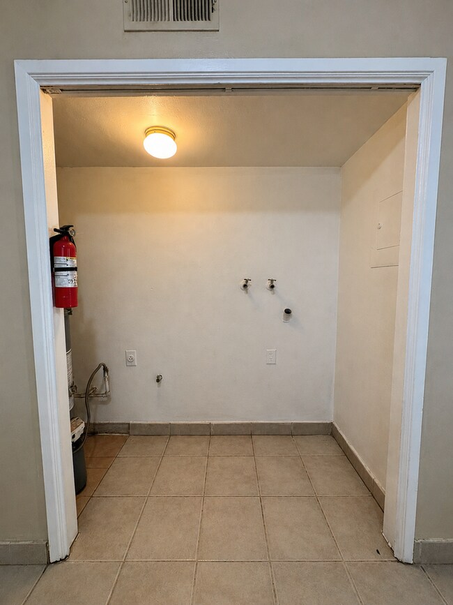 Building Photo - 1107 L St