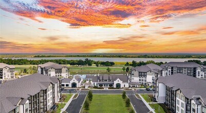 Building Photo - 100 Ronda St