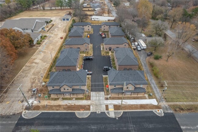 Building Photo - 1366 N Porter Rd