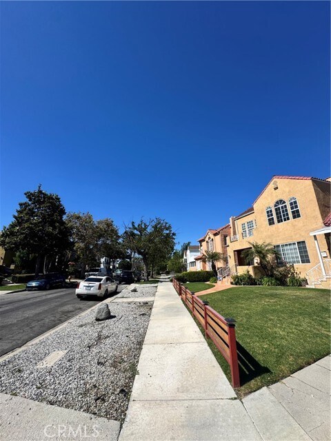 Building Photo - 1046 S Citrus Ave