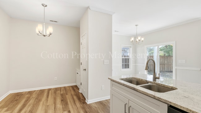 Building Photo - 1010 Winterberry Cir