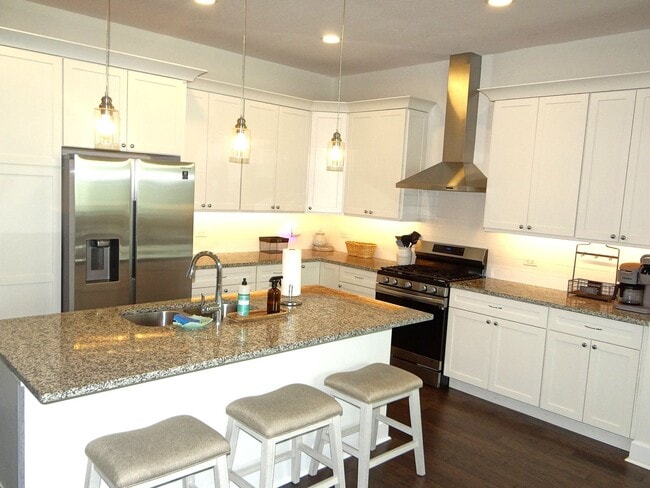 Building Photo - Furnished Townhome in Dunedin
