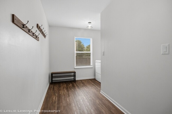 Building Photo - 6816 Twin Falls Dr