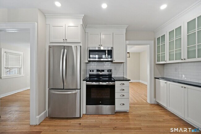 Building Photo - 218 Park St