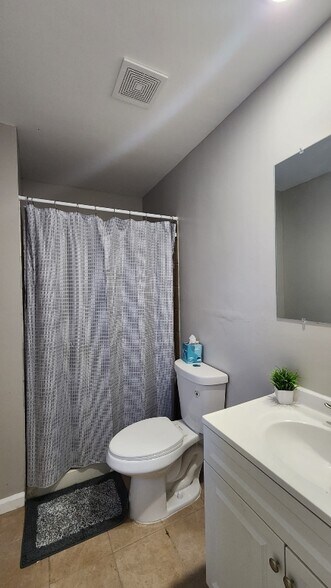 Building Photo - 2 Hazelwood Cir