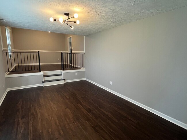 Building Photo - Stunning Tri-level Home on Cul-de-sac