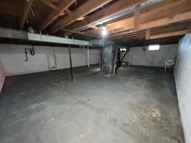 Building Photo - 3 bedroom Ranch home with LARGE basement - EDEN and CMHA section 8 available.