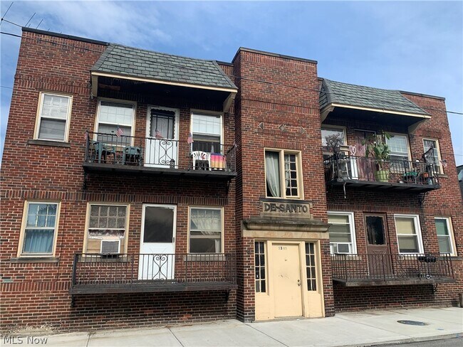 Building Photo - 1311 W 69th St