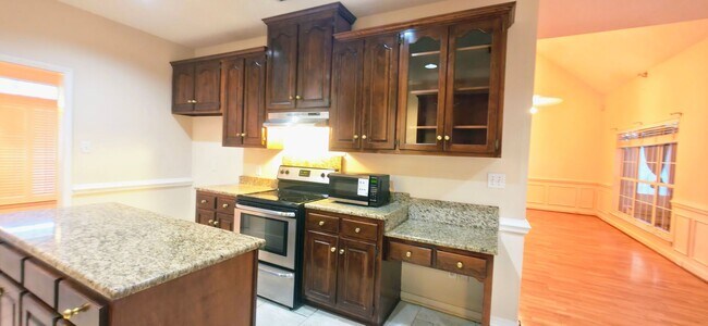 Building Photo - 7470 Mallard Dr