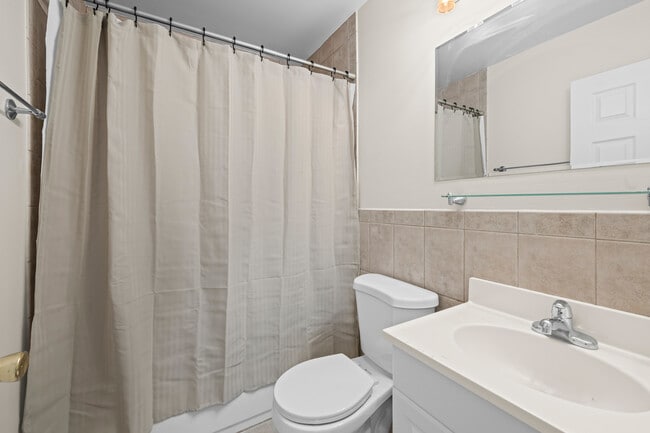 Building Photo - 10385 Dearlove Rd